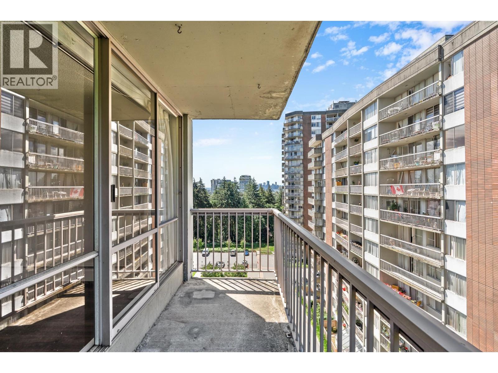 911 2016 FULLERTON AVENUE, North Vancouver
