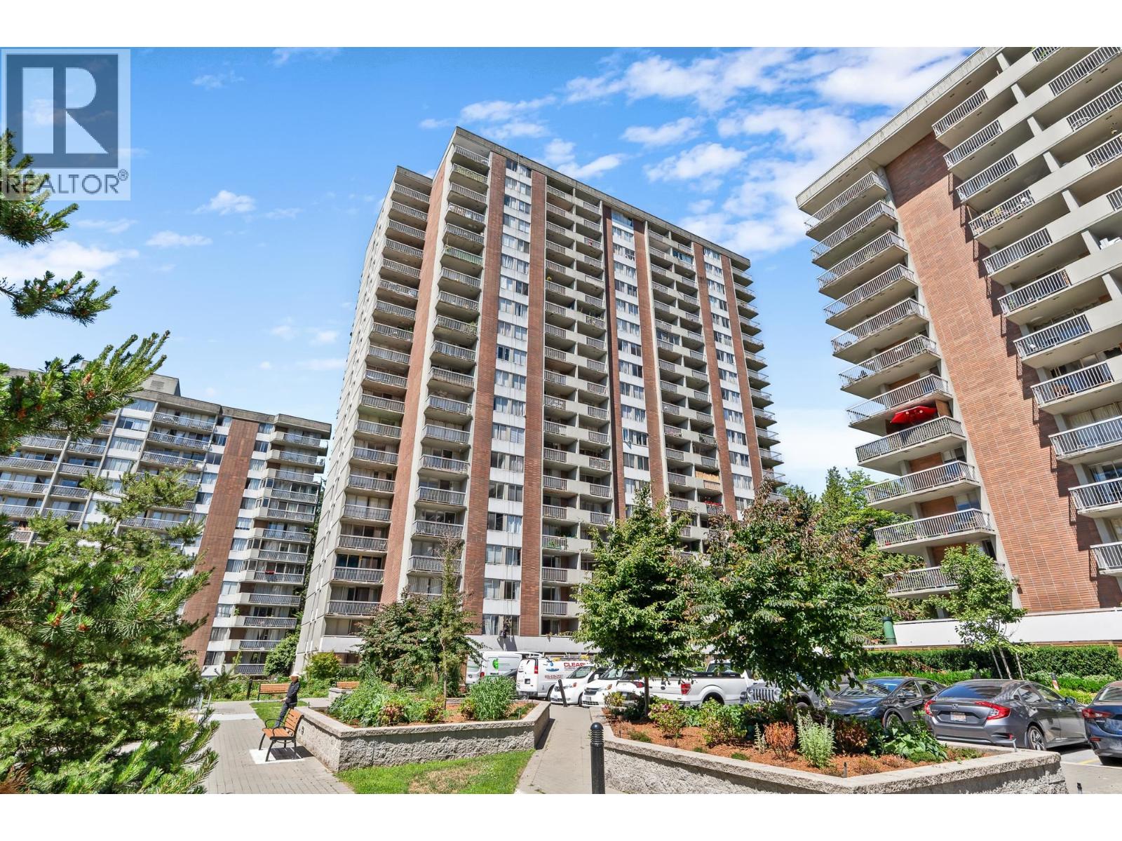 911 2016 FULLERTON AVENUE, North Vancouver