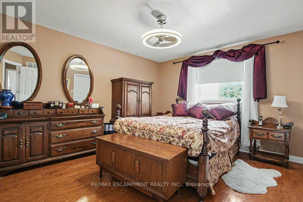 6 THEODORE DRIVE - 14