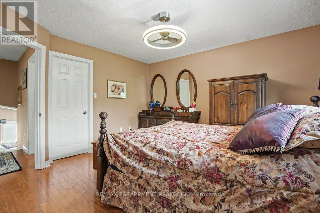 6 THEODORE DRIVE - 15