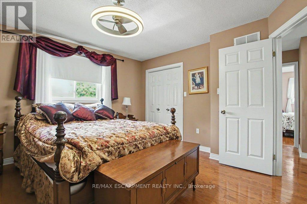 6 THEODORE DRIVE - 16