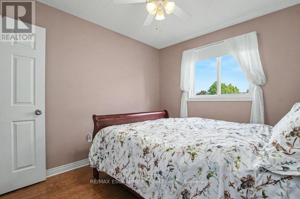 6 THEODORE DRIVE - 18