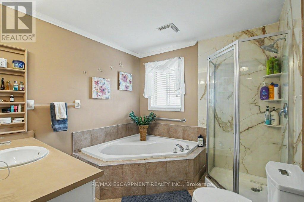 6 THEODORE DRIVE - 21