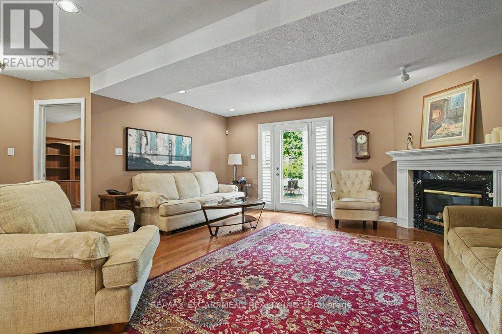 6 THEODORE DRIVE - 22