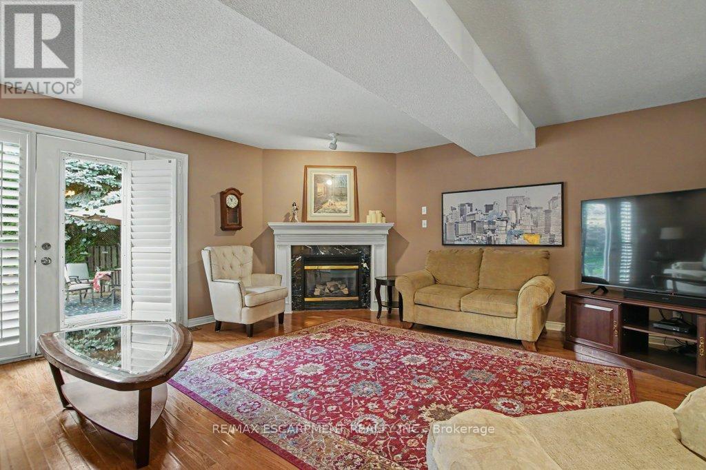 6 THEODORE DRIVE - 23