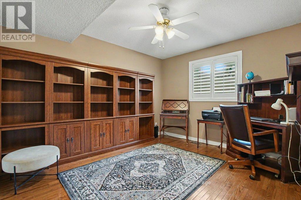 6 THEODORE DRIVE - 25