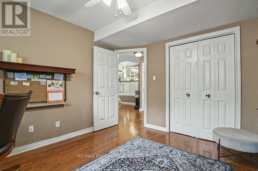 6 THEODORE DRIVE - 26