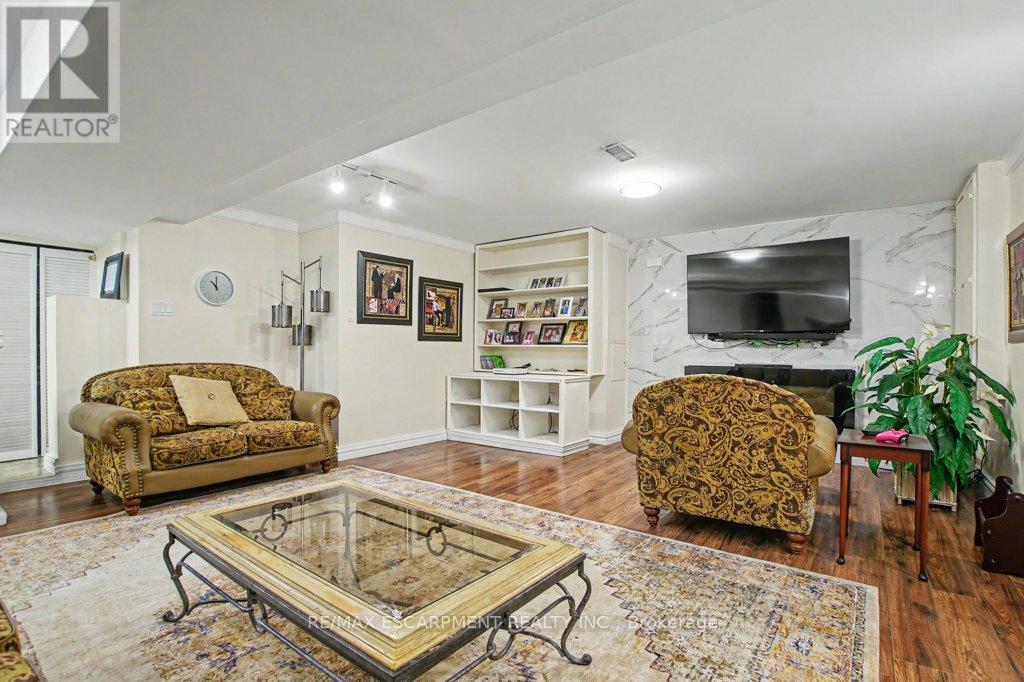 6 THEODORE DRIVE - 29