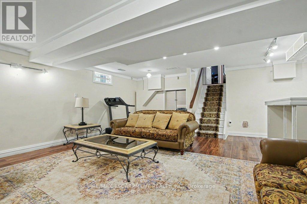 6 THEODORE DRIVE - 30