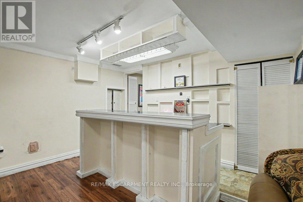 6 THEODORE DRIVE - 31