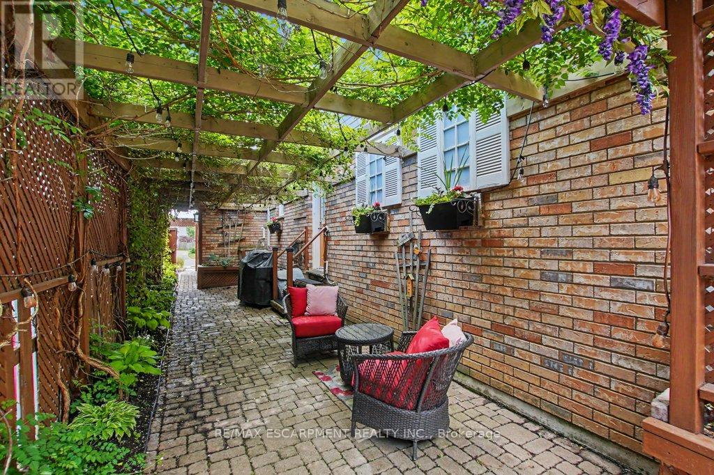 6 THEODORE DRIVE - 34