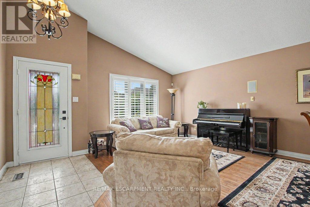 6 THEODORE DRIVE - 5
