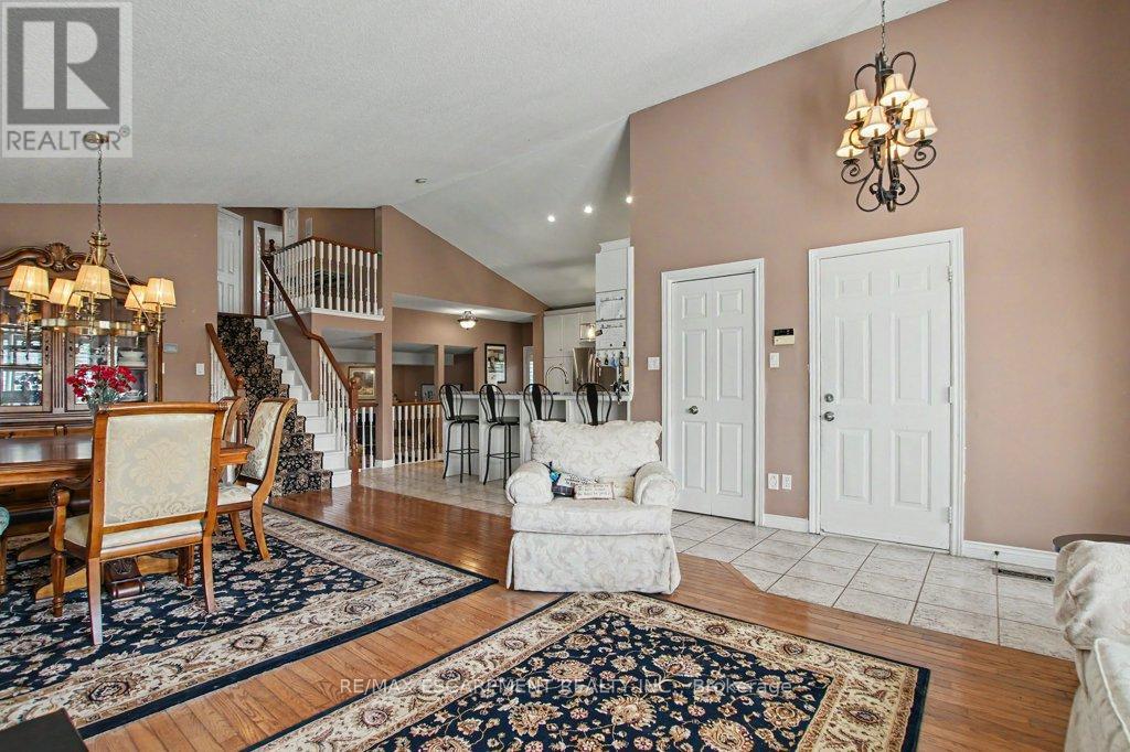 6 THEODORE DRIVE - 7
