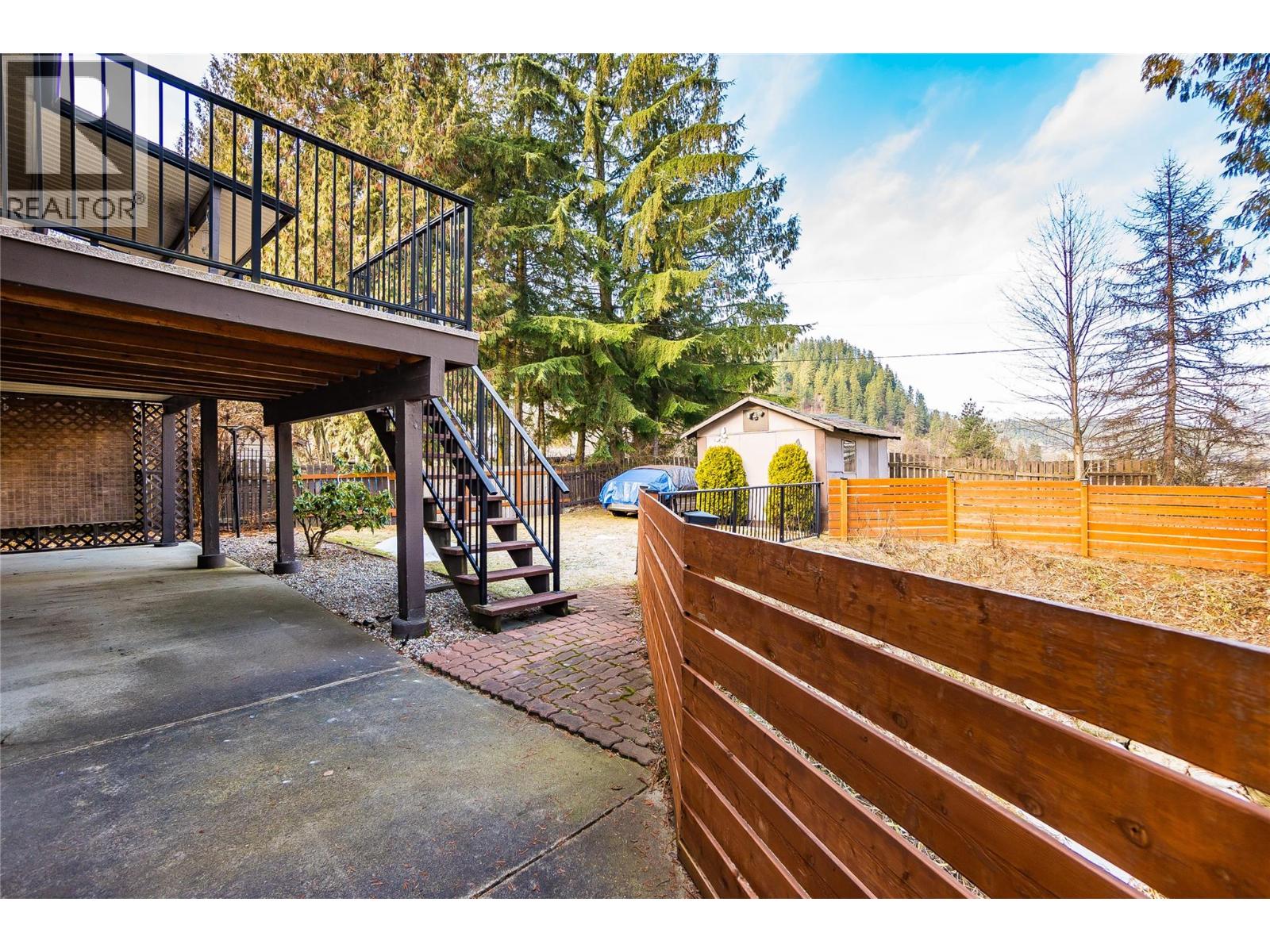 716 Lynnwood Crescent - 35