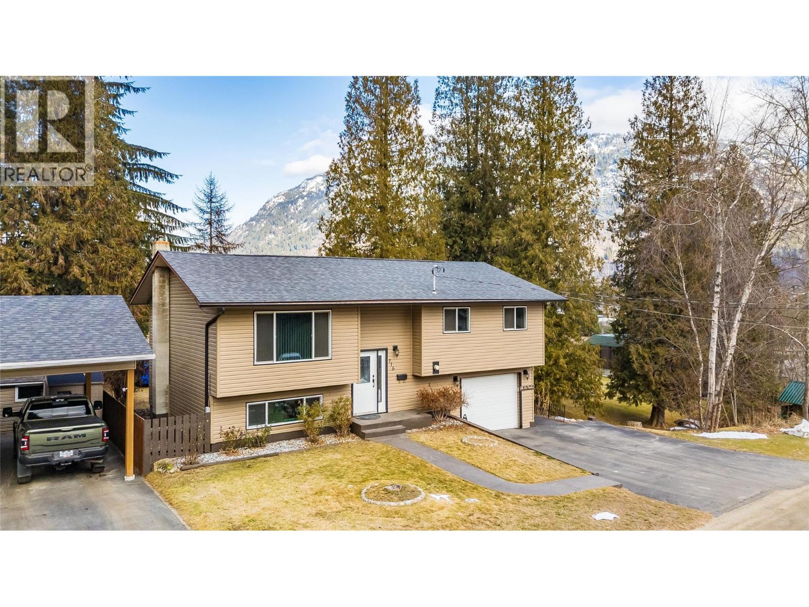716 Lynnwood Crescent - 3