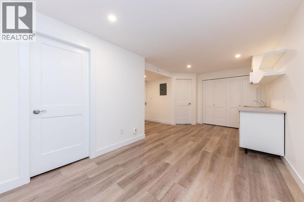 393 WADDINGTON Drive - 35