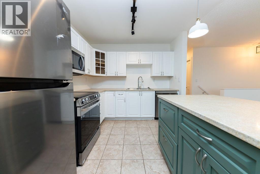 393 WADDINGTON Drive, Kamloops — photo 3