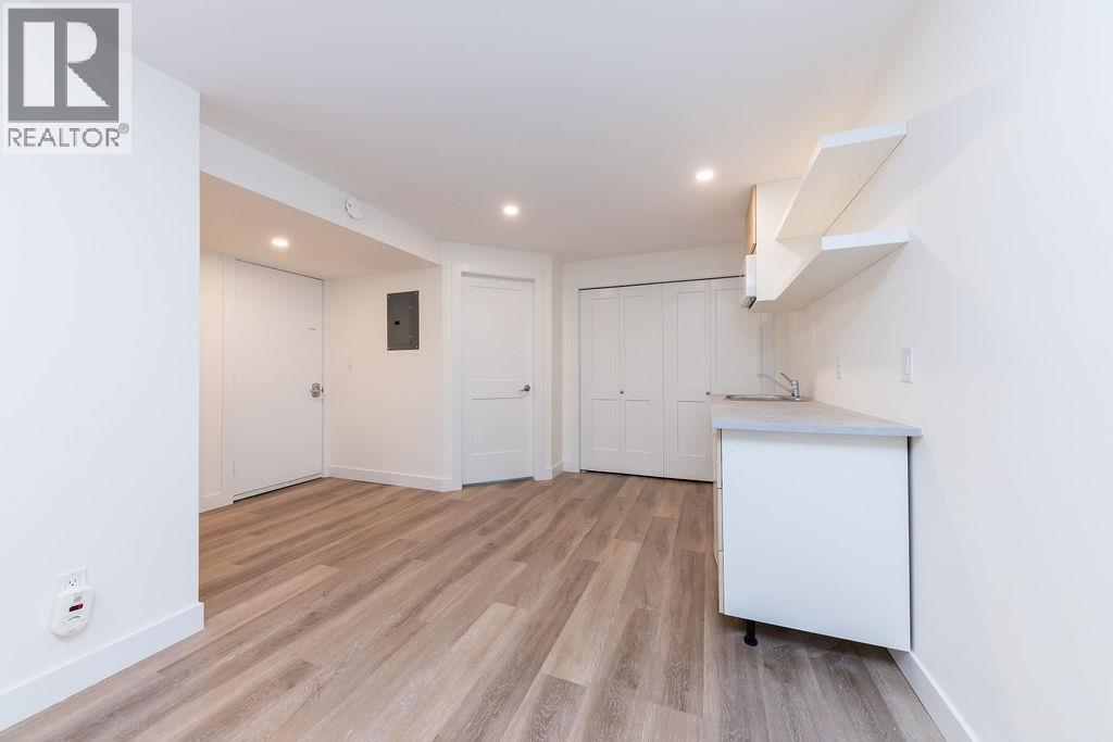 393 WADDINGTON Drive - 36