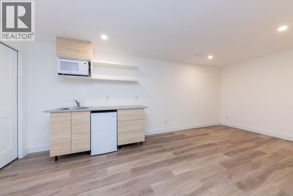 393 WADDINGTON Drive - 28