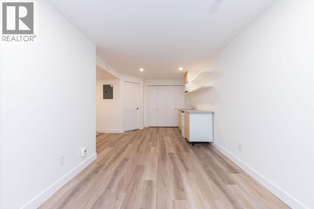 393 WADDINGTON Drive - 34