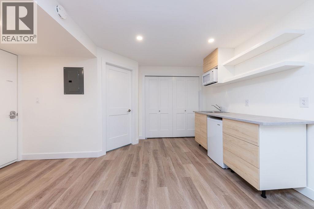 393 WADDINGTON Drive - 37
