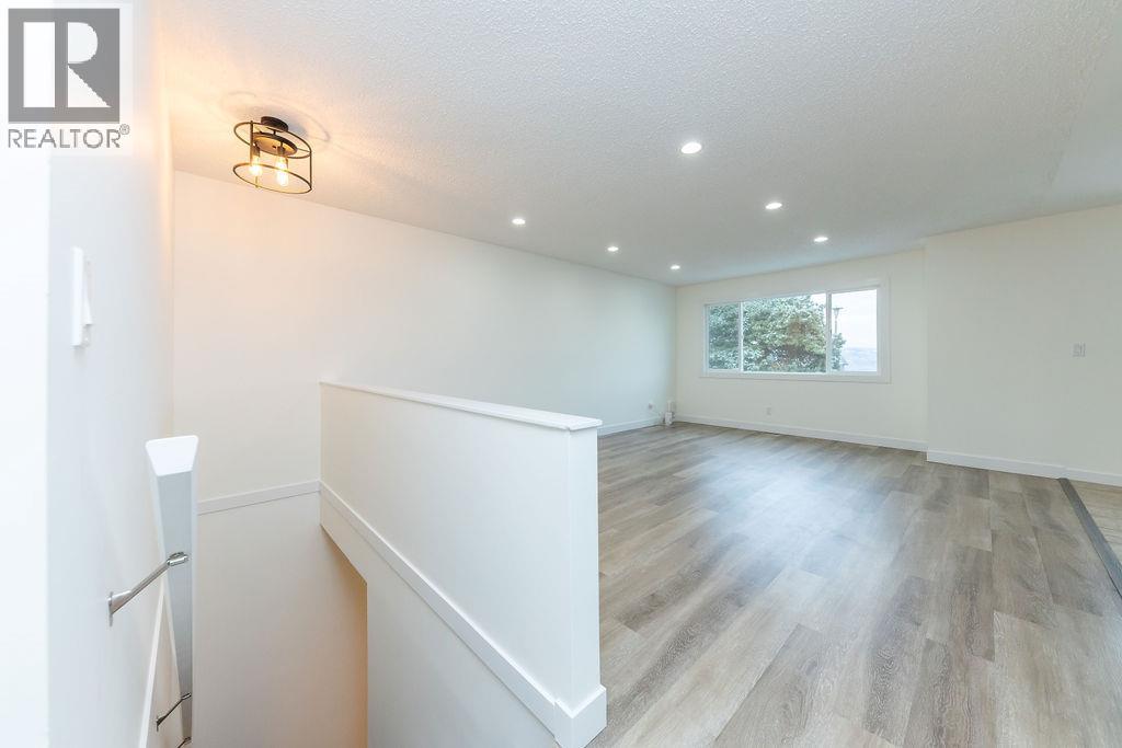393 WADDINGTON Drive - 8