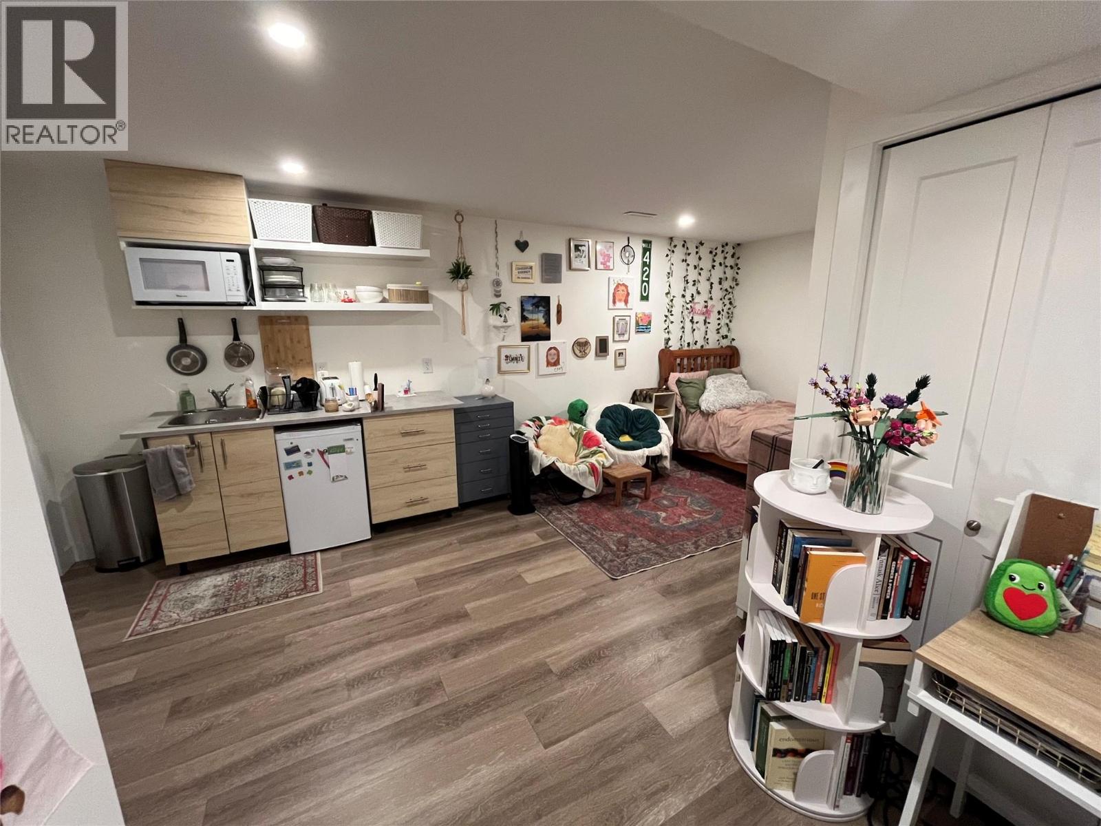 393 WADDINGTON Drive - 21