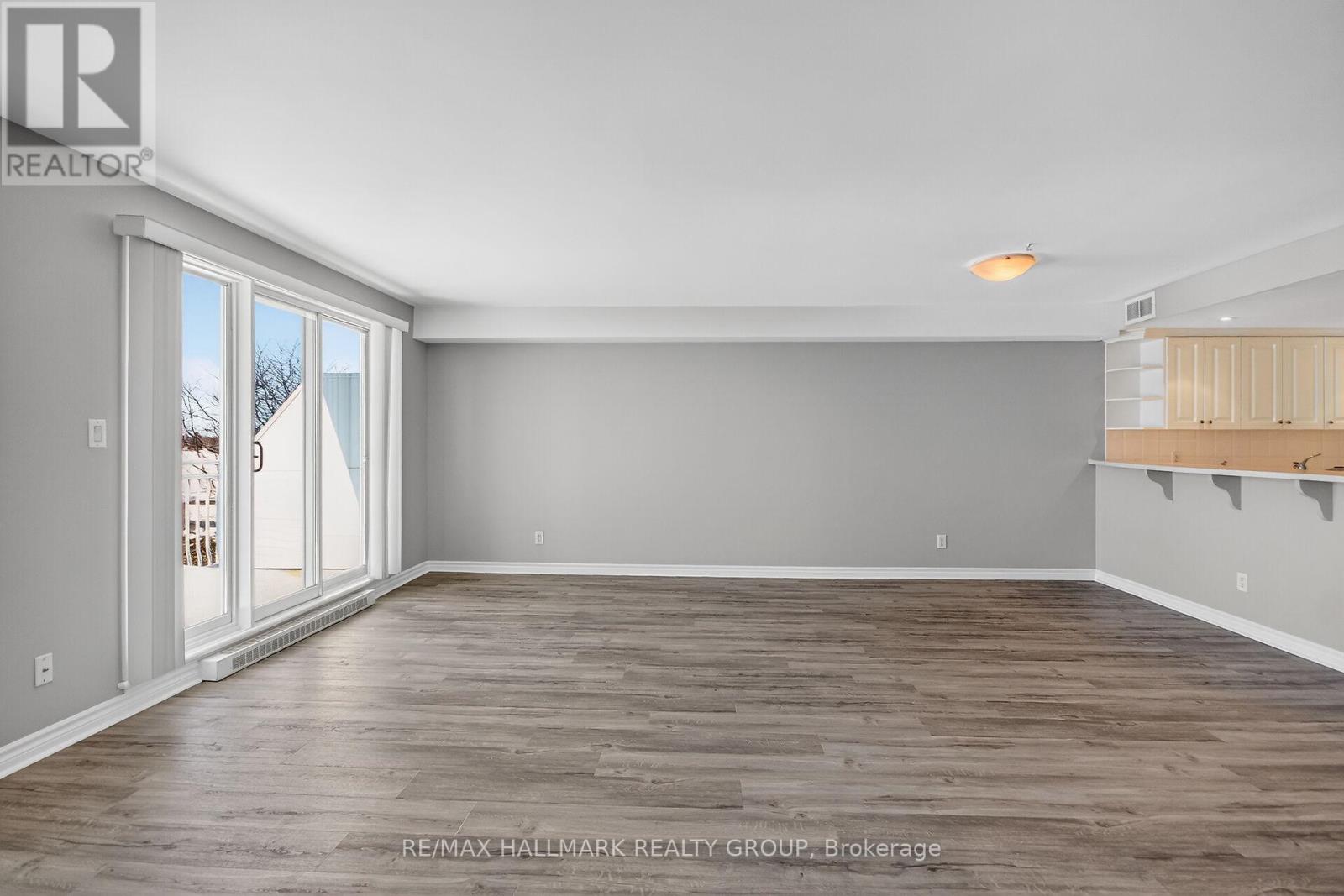 #2B 51 ROBSON COURT - 12