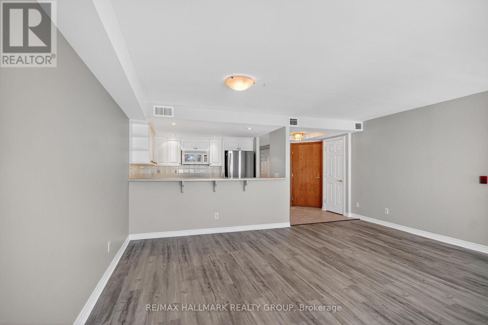 #2B 51 ROBSON COURT - 16