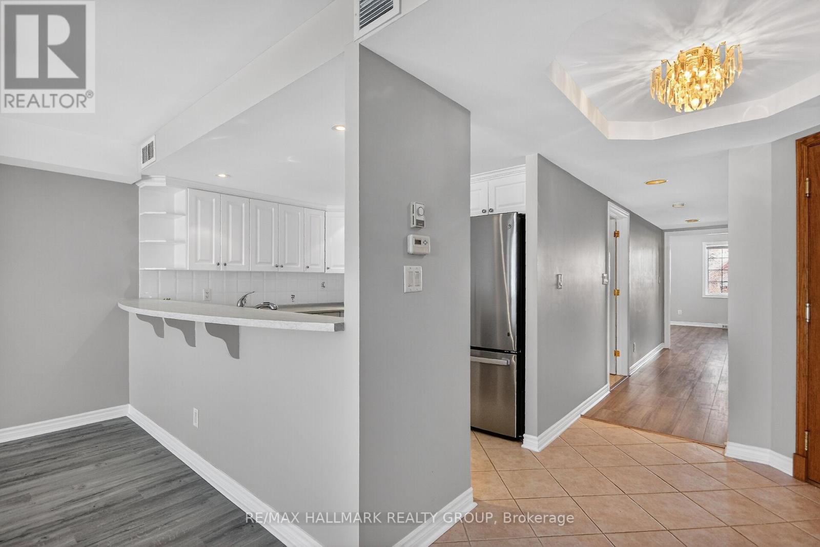 #2B 51 ROBSON COURT - 18