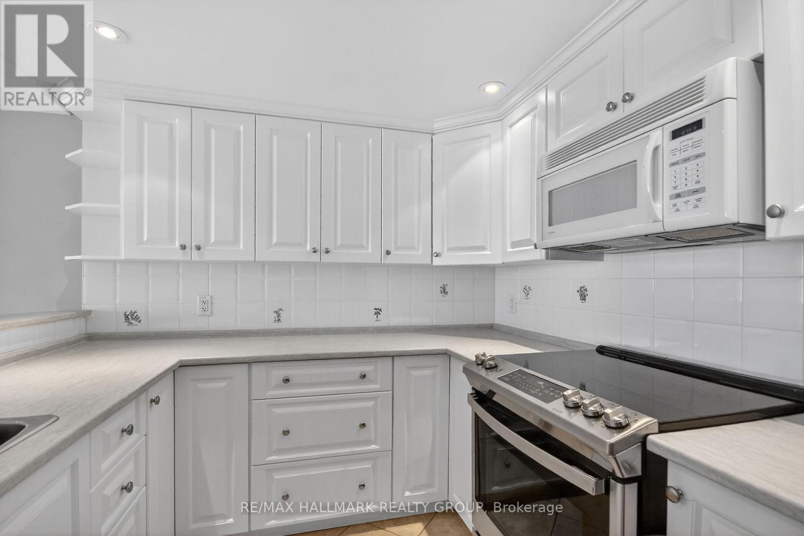 #2B 51 ROBSON COURT - 22