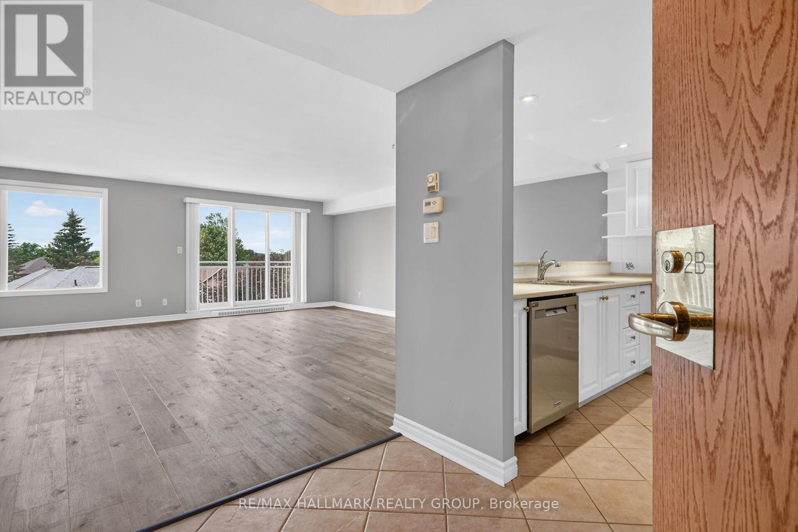 #2B 51 ROBSON COURT - 7