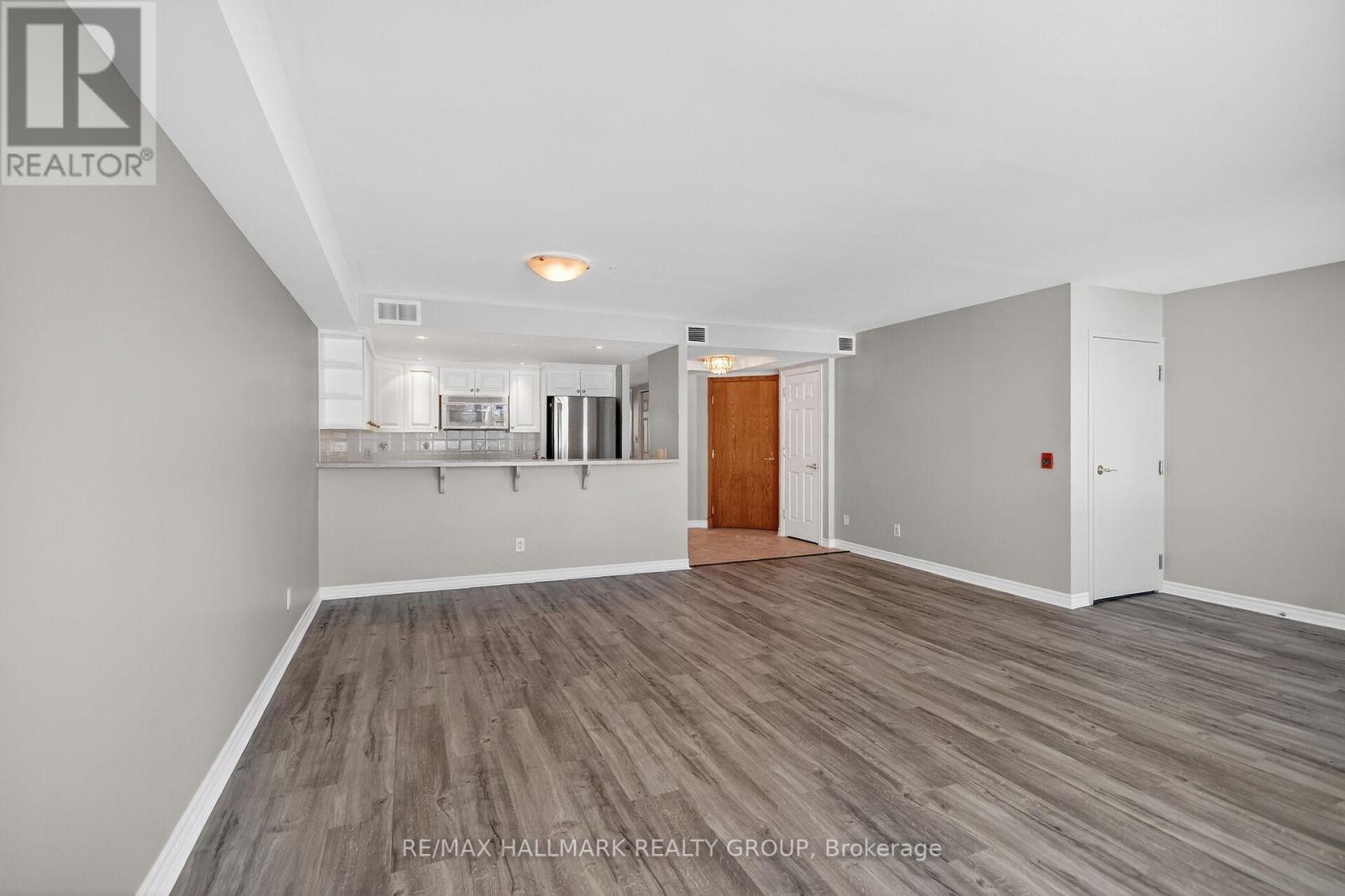 #2B 51 ROBSON COURT - 8