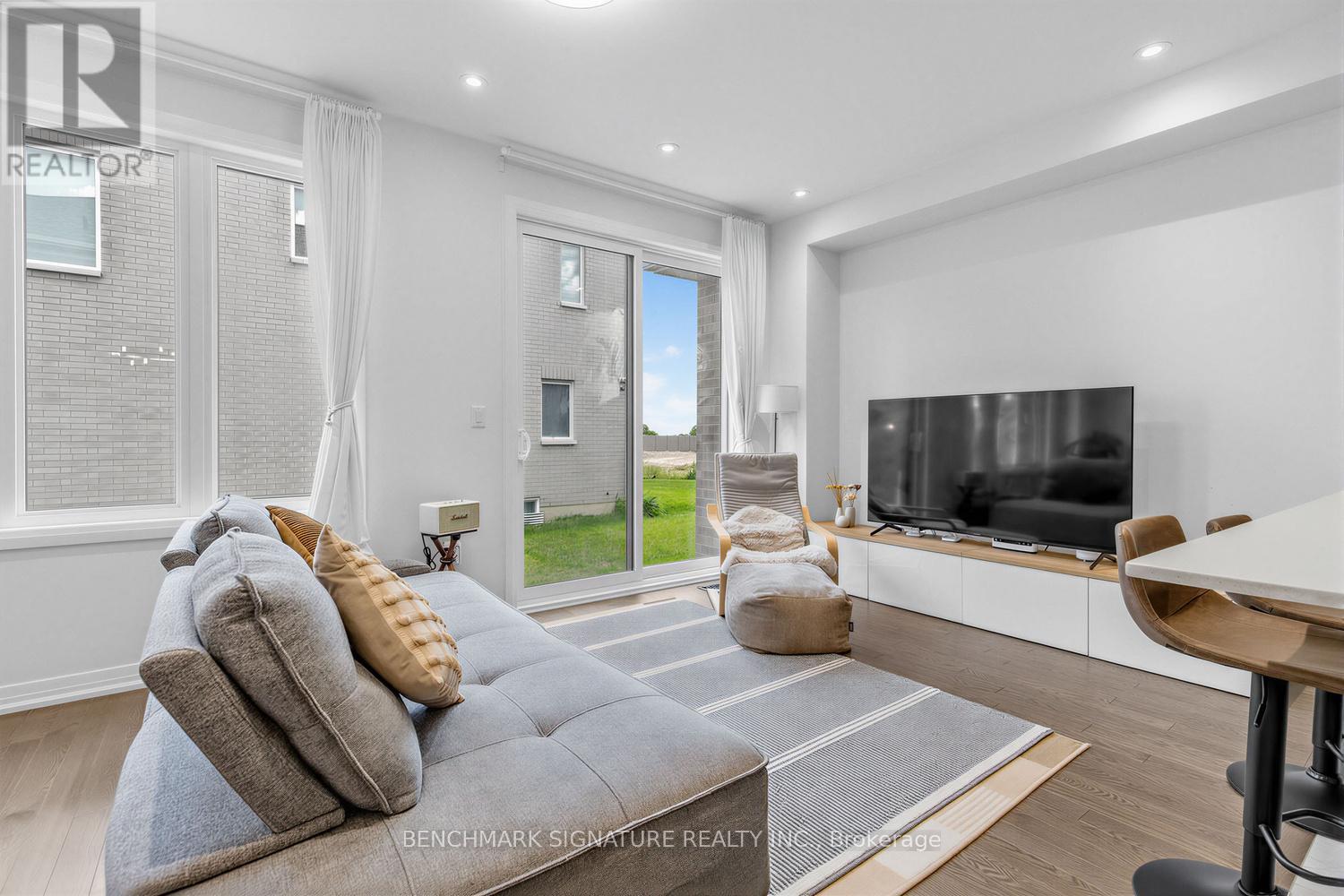 163 TEMPEL STREET - 2