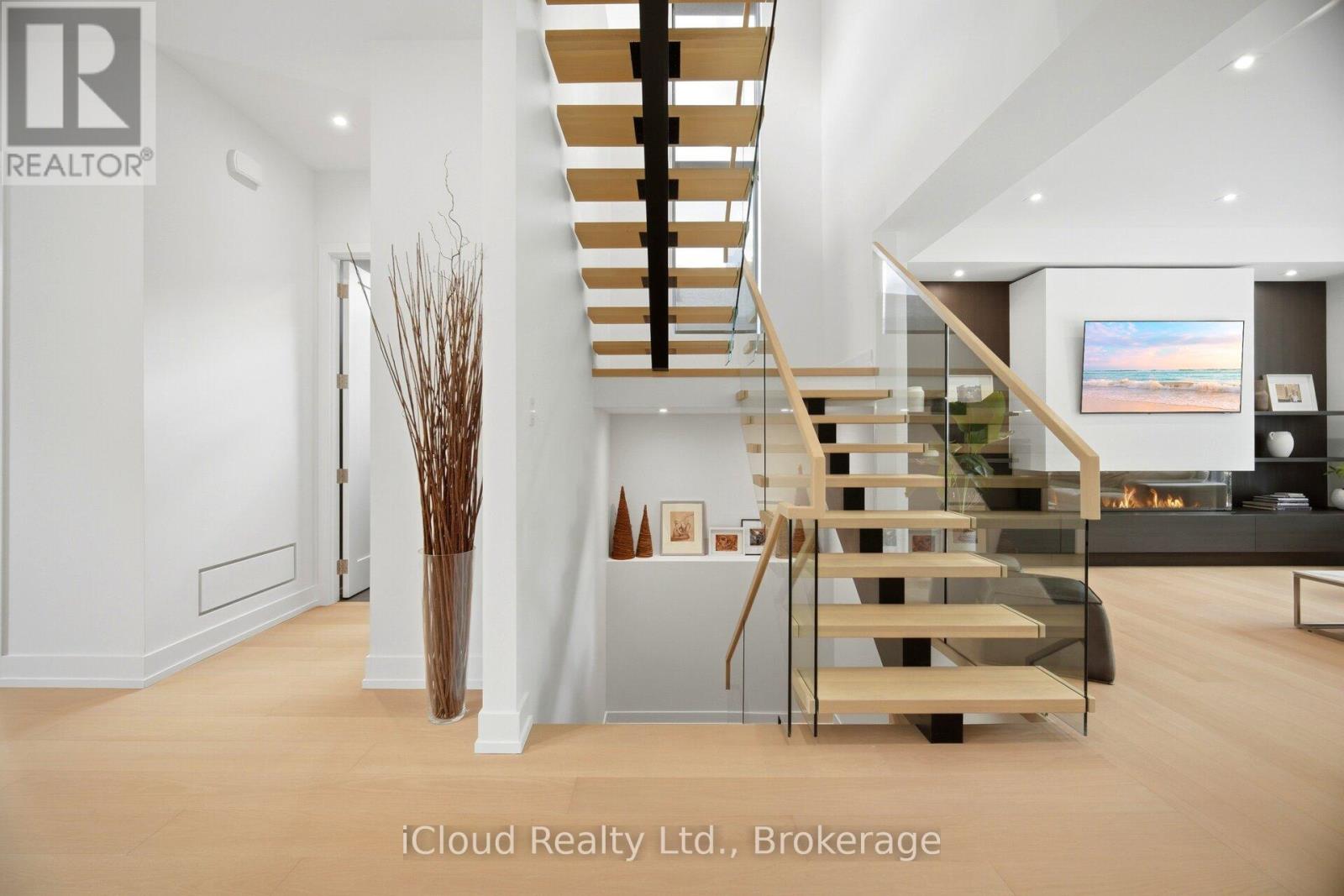 1590 KENMUIR AVENUE - 33