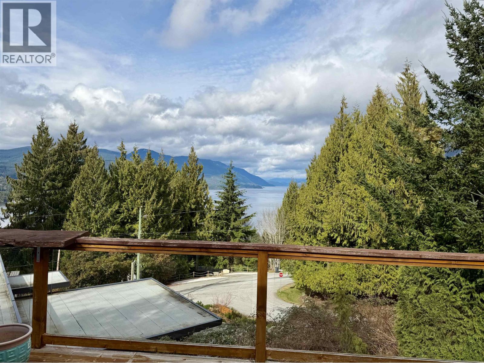 5808 SKOOKUMCHUK ROAD, Sechelt — photo 3