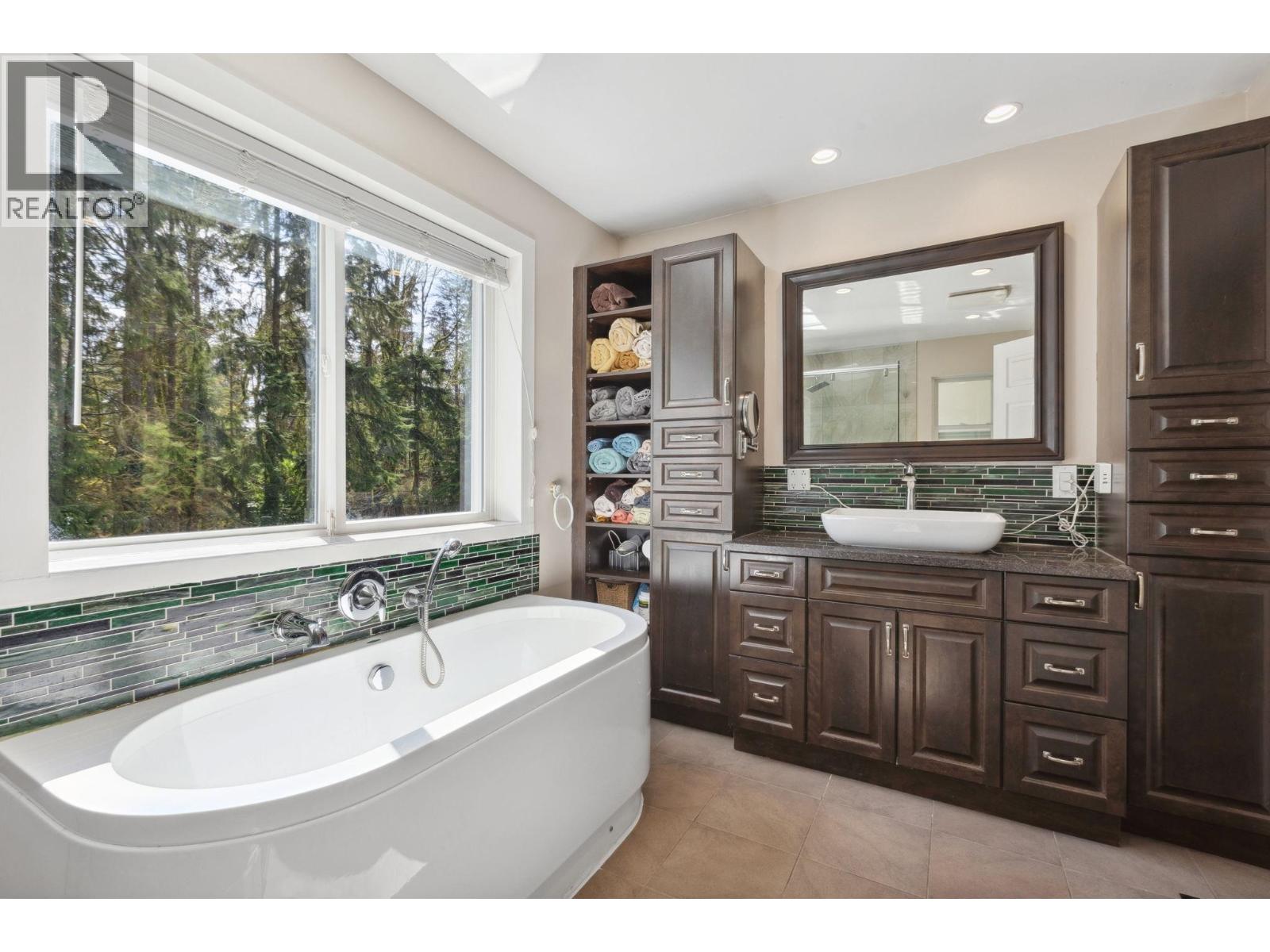 1501 OSTLER COURT, North Vancouver
