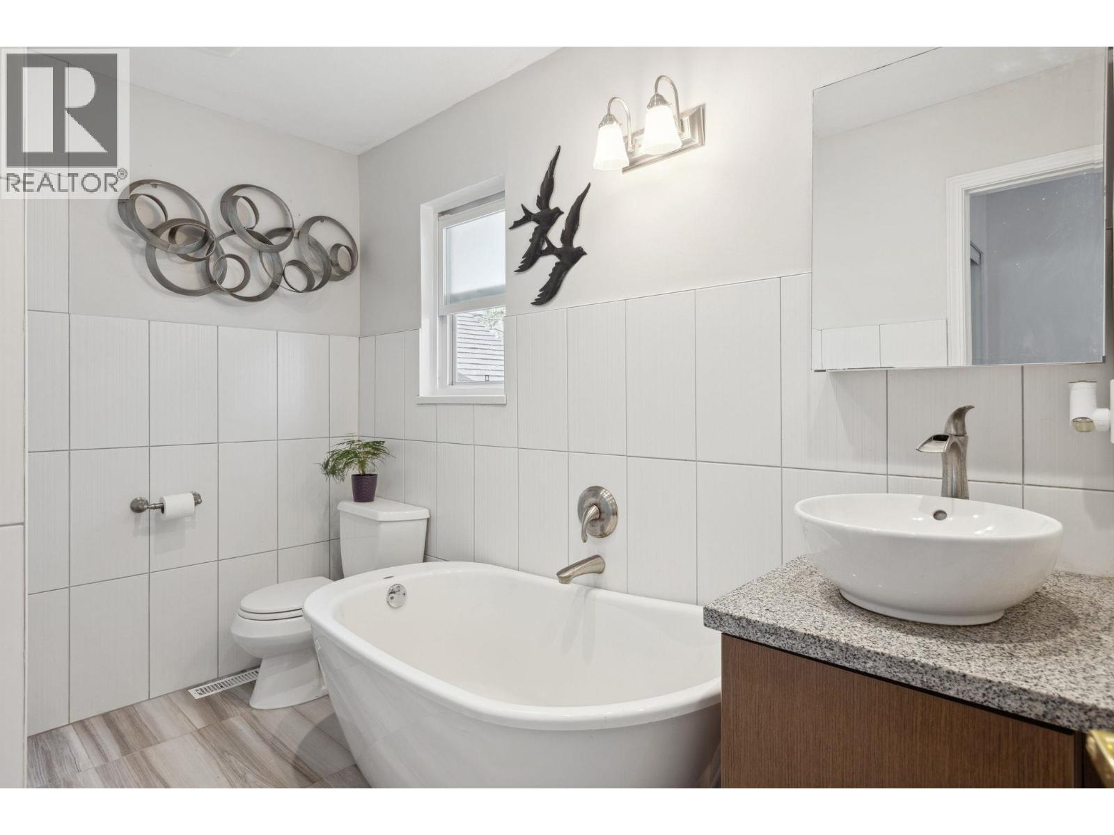 1501 OSTLER COURT, North Vancouver
