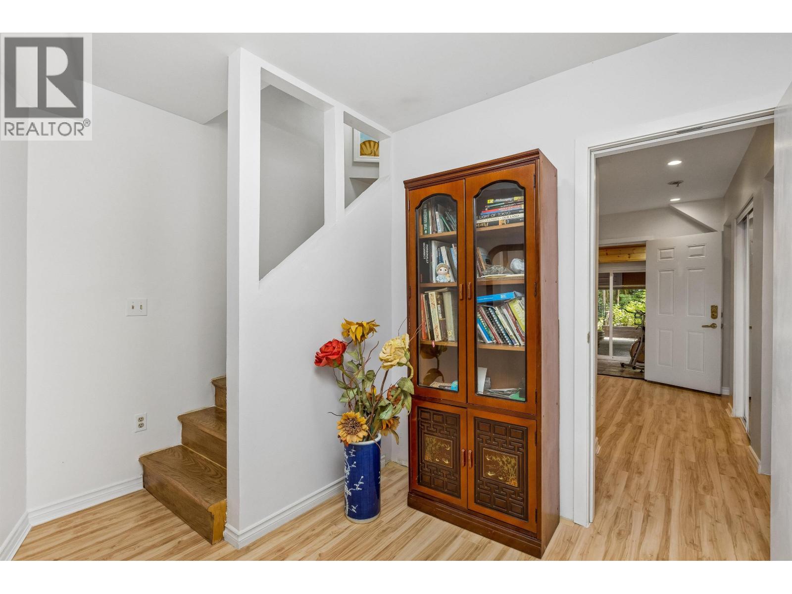 1501 OSTLER COURT, North Vancouver