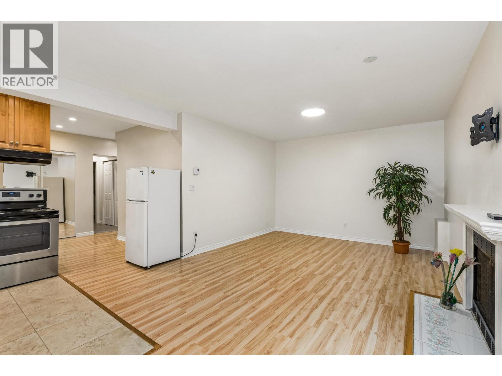1501 OSTLER COURT, North Vancouver