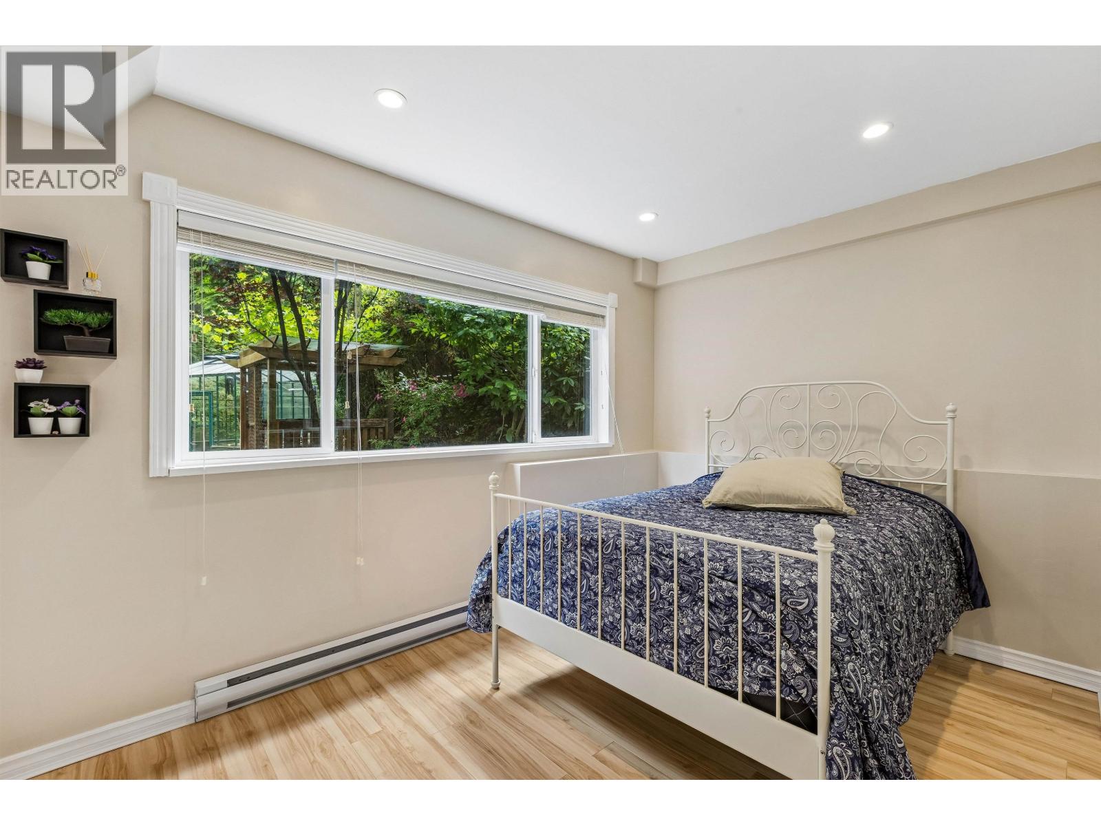 1501 OSTLER COURT, North Vancouver