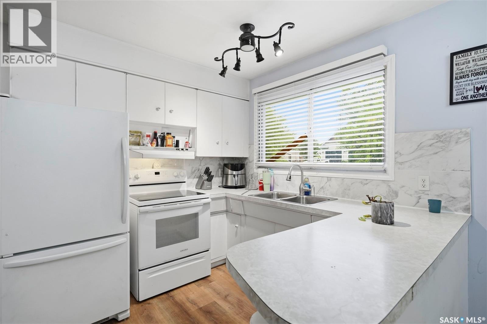 615 Mayer STREET - 11