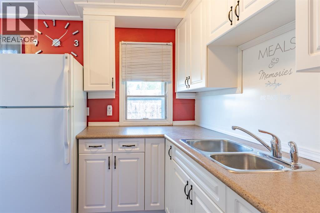 4 8 Street SE - photo 5