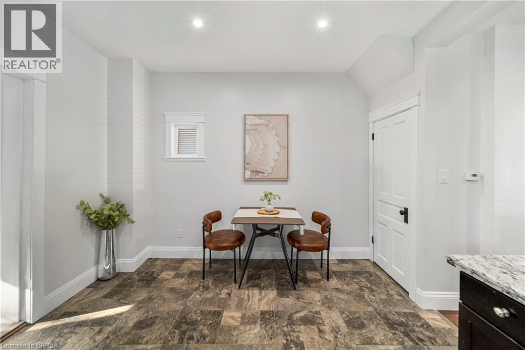 20 WELLS Avenue - 11