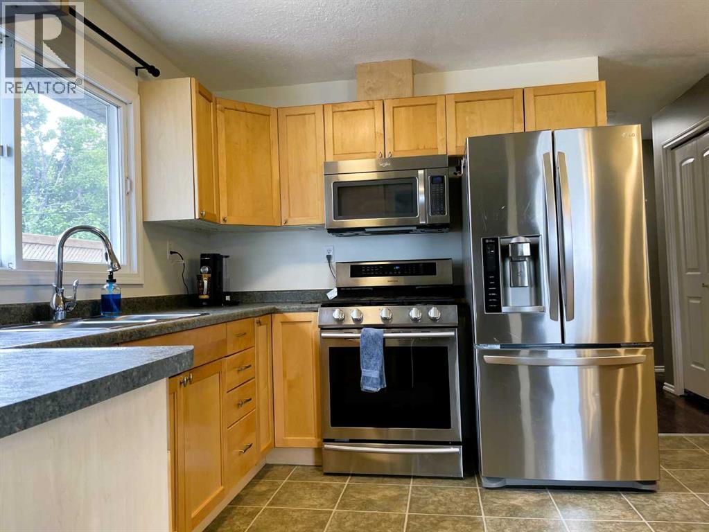 4330 49 Avenue - photo 3