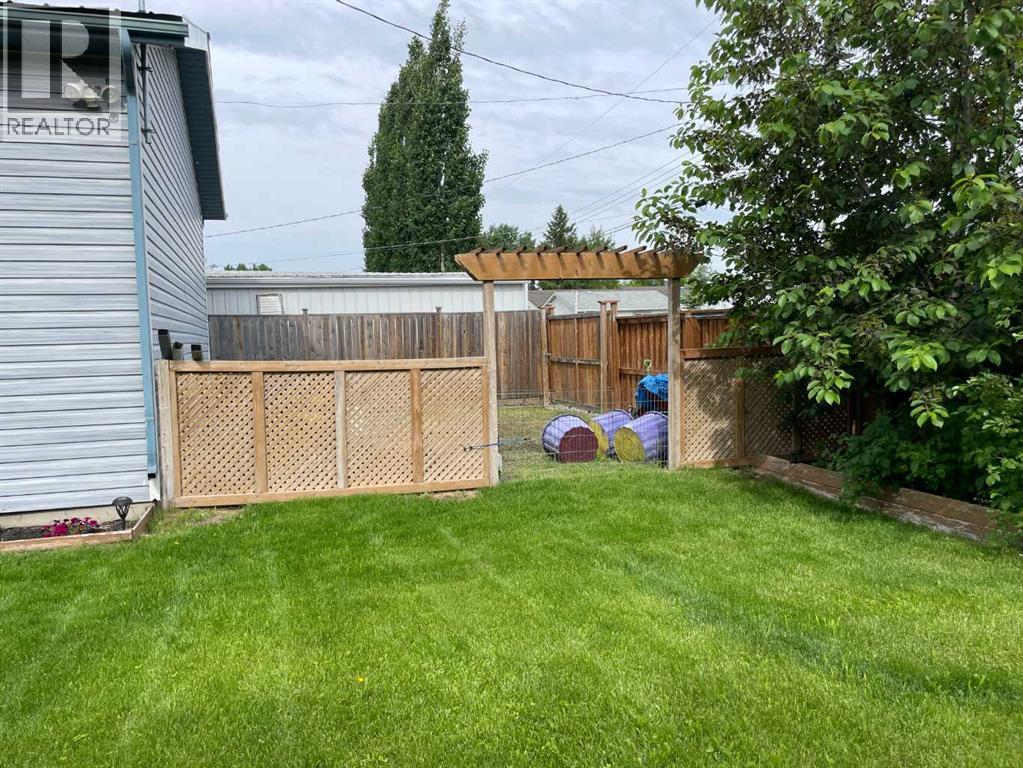 4330 49 Avenue — photo 46