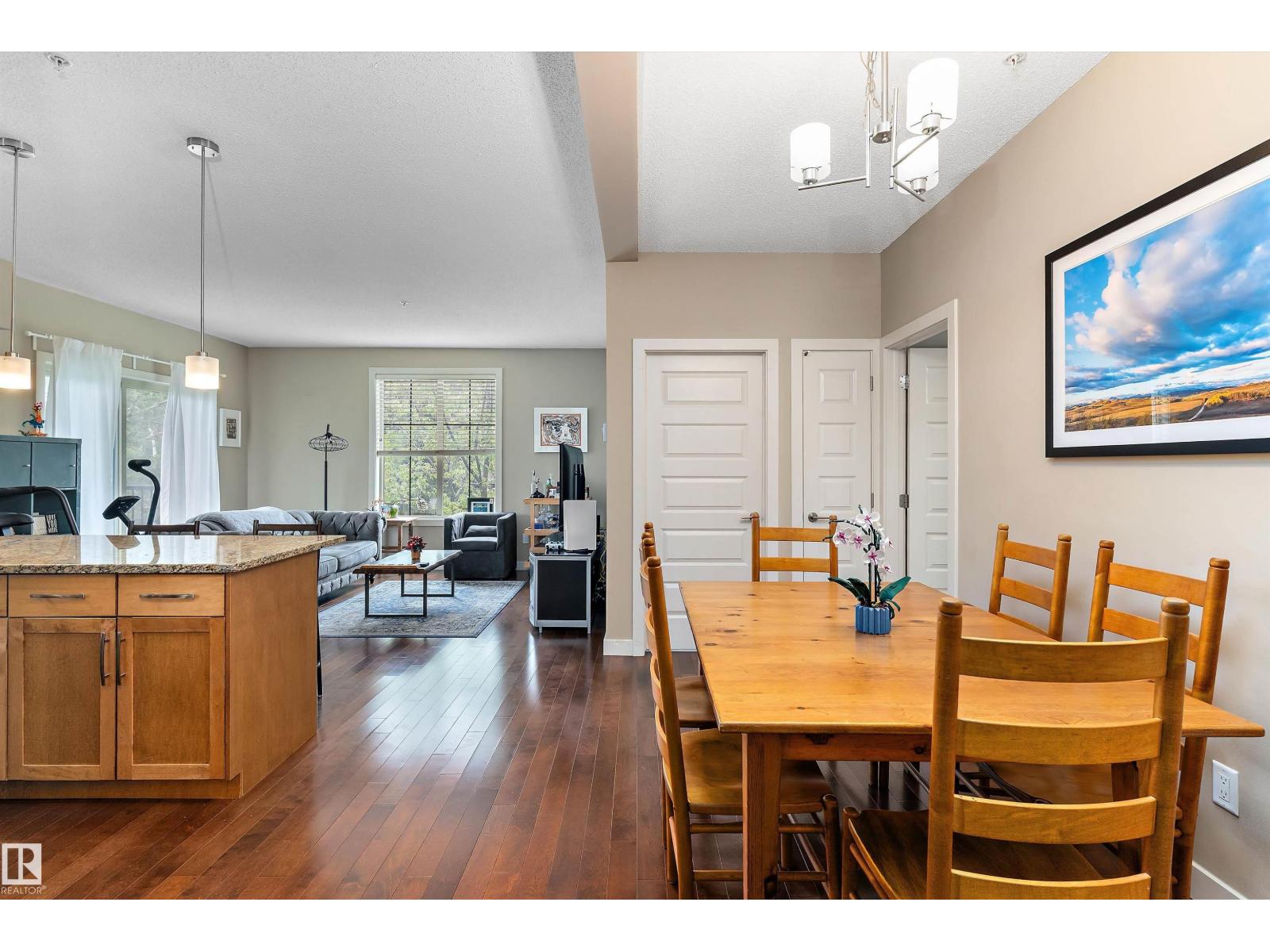 #208 10520 56 AV NW NW — photo 9