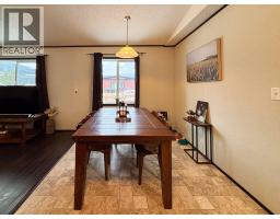 Living room - 4821 Crescentwood Drive, Edgewater, BC V0A1E0 Photo 7