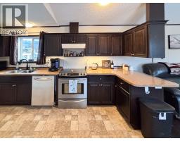 Primary Bedroom - 4821 Crescentwood Drive, Edgewater, BC V0A1E0 Photo 6