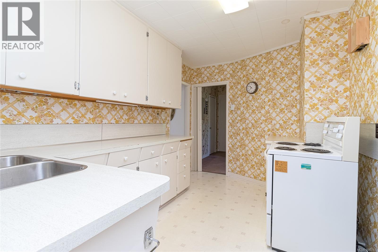 2608 Penrhyn St, Saanich